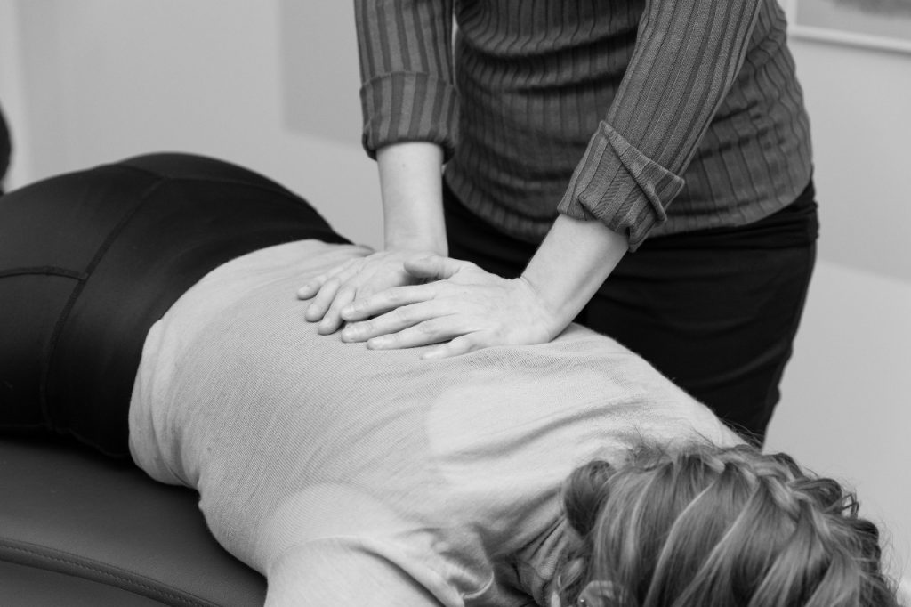 CorrectMe behandler mange forskellige former for rygsmerter.