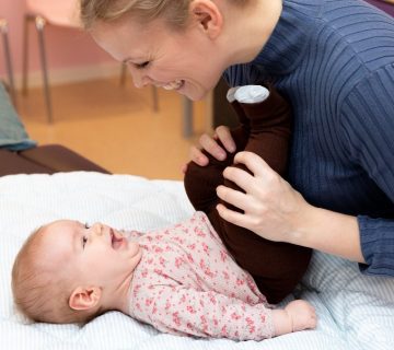 7 ting du kan goere for at saette gang i dit spaedbarns forstoppede mave